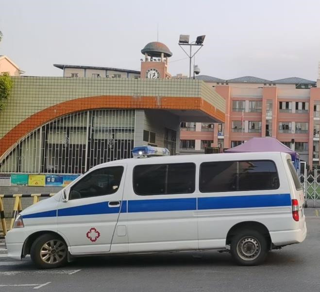 公坡镇救护车出租护送骨折病人一公里多少钱